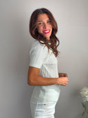 T-shirt traforata con scollo di perle