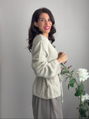Cardigan beige con laccio e fiocchetto