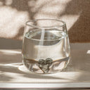 Bicchiere con cuore interno nero