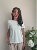 T-shirt in cotone con apertura a mandorla dietro